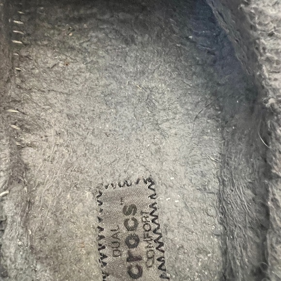 CROCS Classic White and Gray Fuzzy Lined Mules & Clogs - Picture 6 of 9